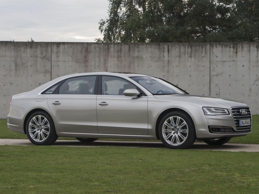  Audi A8L W12 Quattro (D4) 2013 года  (WW) (фото 9 из 24)